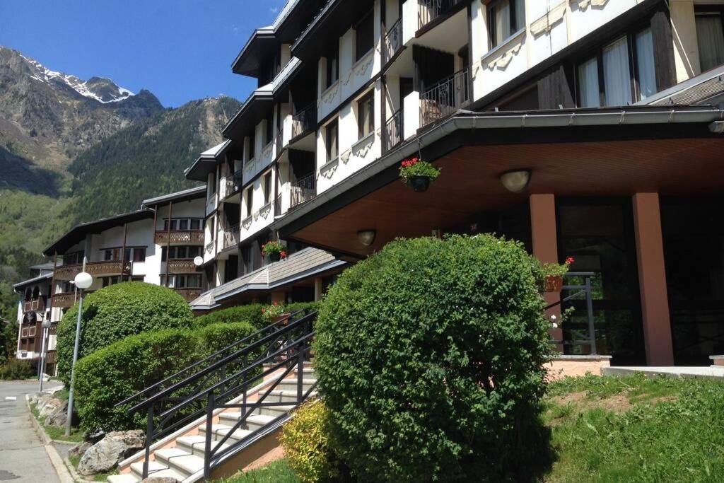Ferienwohnung Au Coeur De Chamonix, Un Ecrin De Verdure Exterior foto