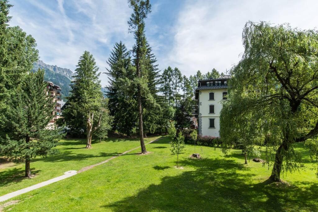 Ferienwohnung Au Coeur De Chamonix, Un Ecrin De Verdure Exterior foto